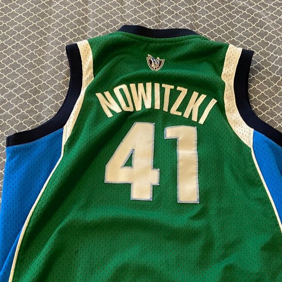 Authentic Vintage Dirk Nowitzki Reebok NBA Jersey - Picture 1 of 3